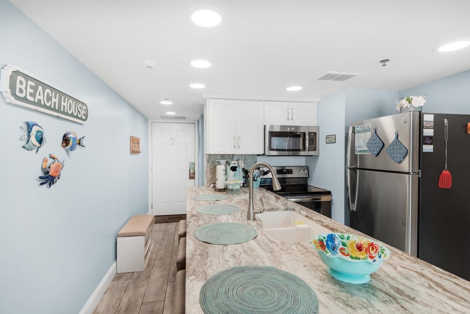 Condo, Multiple Beds (Sunbird 102W) | Private kitchen | Oven, toaster