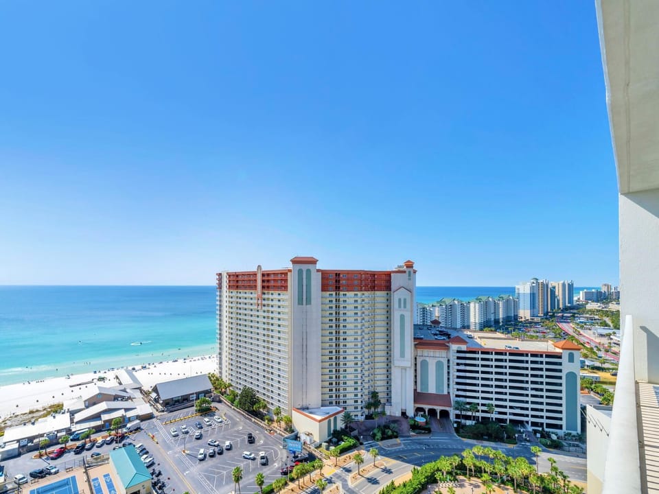 Condo, Multiple Beds (Laketown Wharf Penthouse 2026) | Exterior