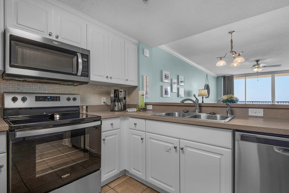 Condo, Multiple Beds (Majestic Beach Towers 1-1302) | Private kitchen | Oven, toaster