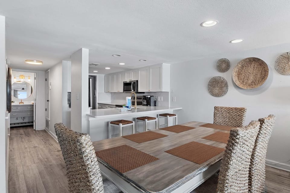 House, Multiple Beds (Summer Haven B- Cast a Waves) | Dining