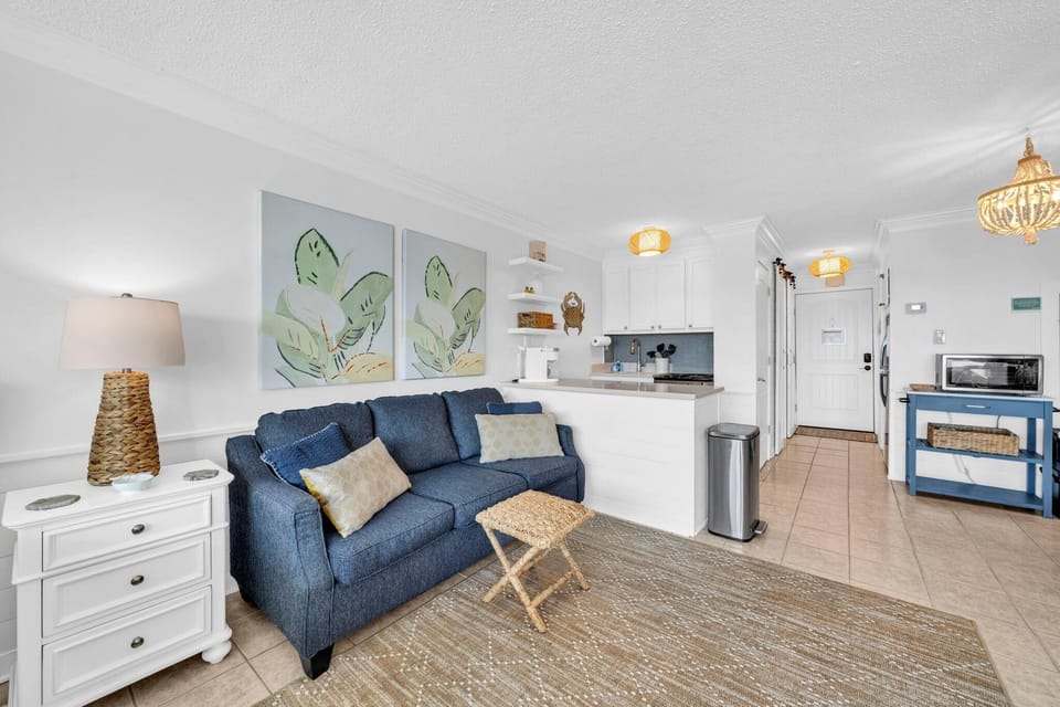 Studio, 1 Queen Bed (Top of the Gulf 808- Gulf Coast Getaw) | Living area | TV