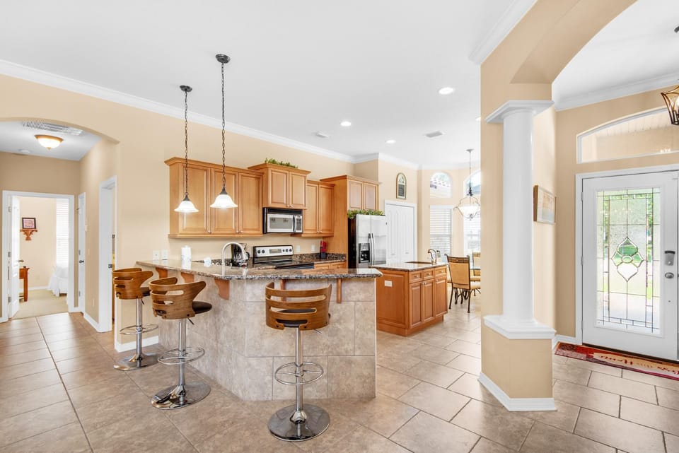 House, Multiple Beds (Wave N Sea) | Private kitchen | Oven