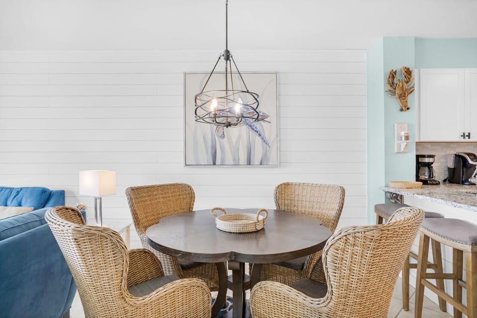 Condo, Multiple Beds (Magnolia House #202) | Dining