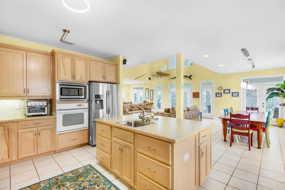 House, Multiple Beds (SEA Ya on the Turnaround) | Private kitchen | Oven, toaster