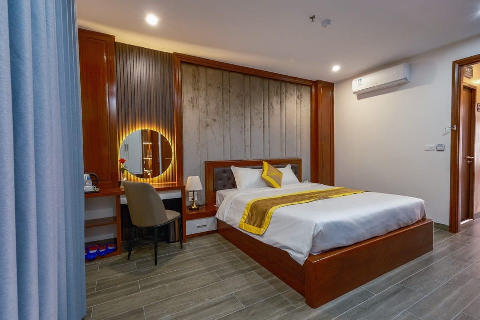 Deluxe Room | In-room safe, desk, laptop workspace, blackout drapes