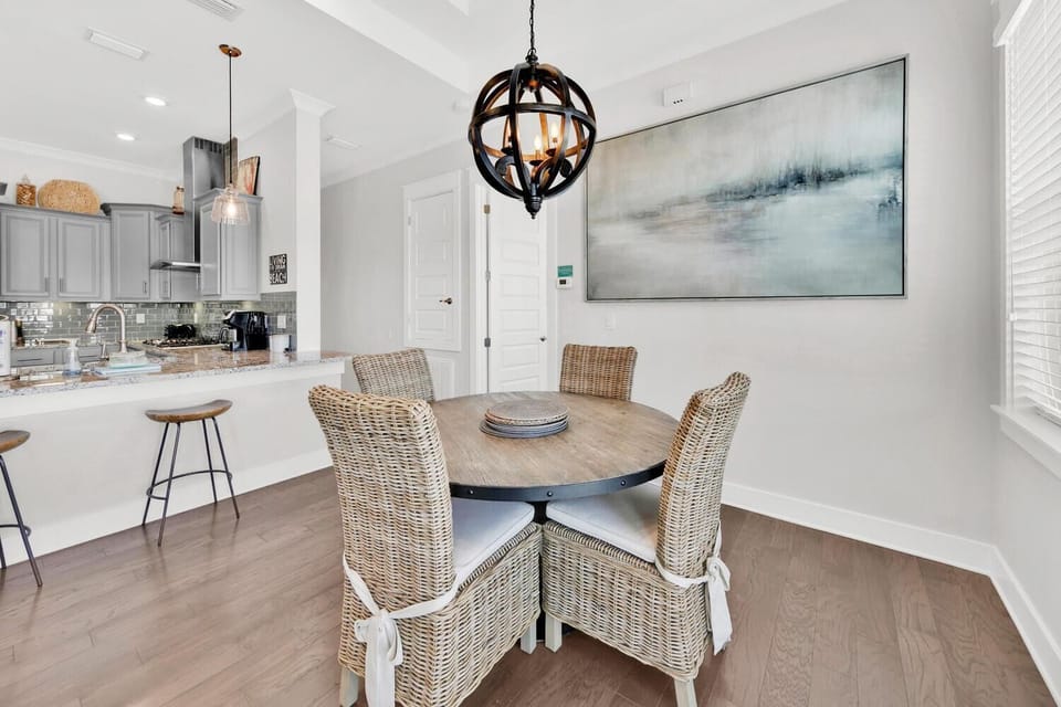 House, Multiple Beds (Town of Prominence 80C- The Wright Pl) | Dining