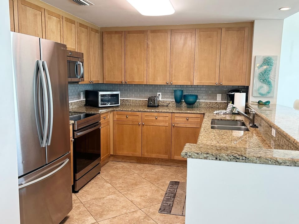 Condo, Multiple Beds (Aqua Resort 401 - Piece of Serenity) | Private kitchen | Oven, toaster