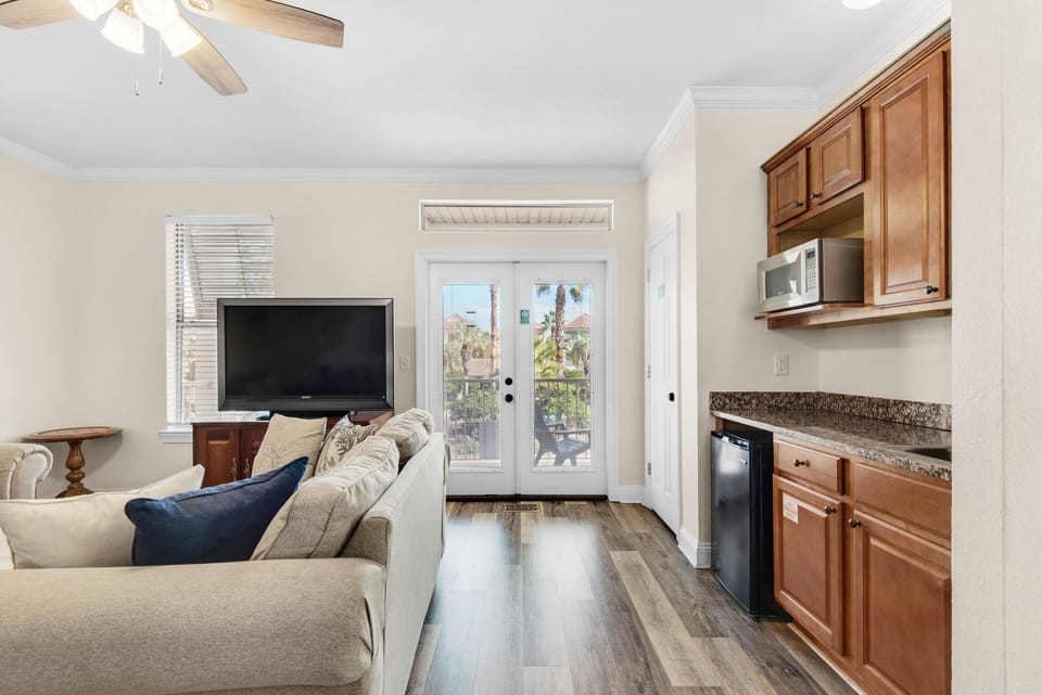 House, Multiple Beds (Destin's Siren Song) | Living area | TV