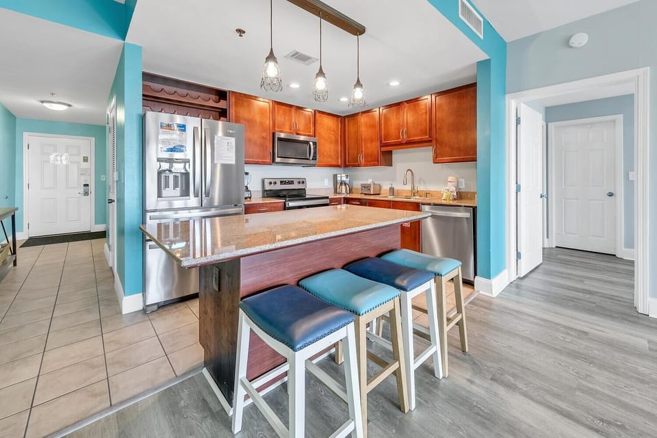 Condo, Multiple Beds (Laketown Wharf 607) | Private kitchen | Oven, toaster