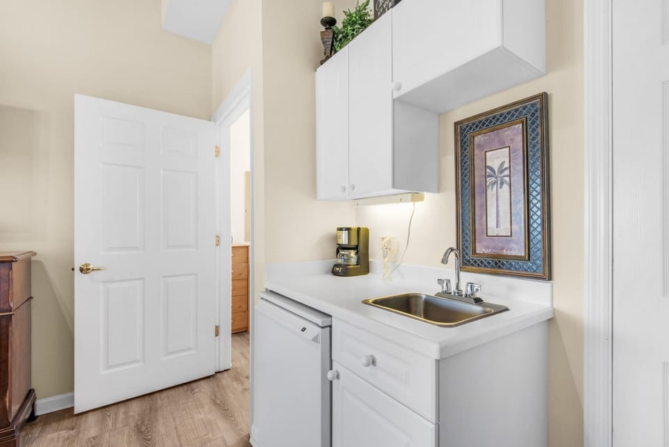 House, Multiple Beds (Beach Pointe 101) | Private kitchen | Oven, toaster