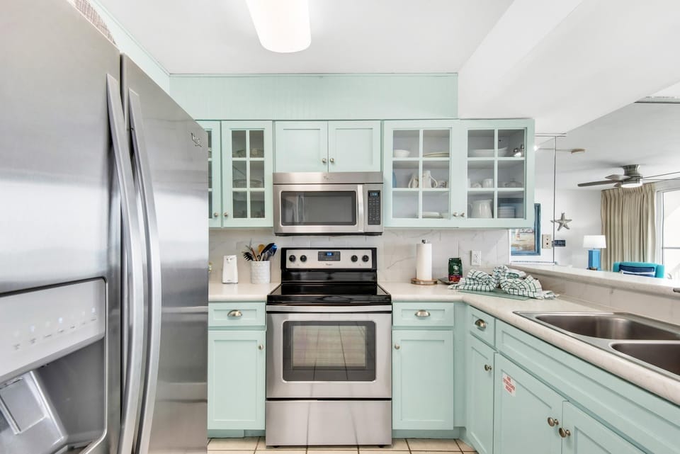 Condo, 1 King Bed with Sofa bed (Pelican Beach Resort 505) | Private kitchen