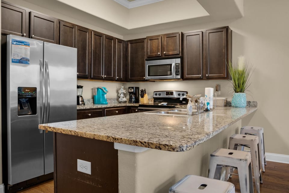 Condo, Multiple Beds (Alerio D201) | Private kitchen | Oven, toaster