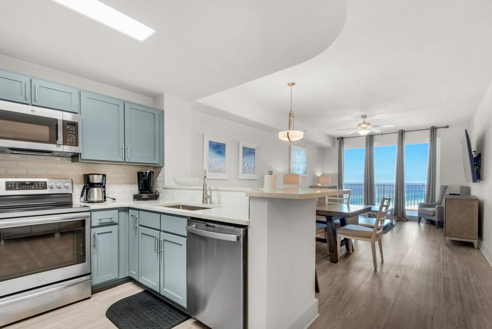 Condo, Multiple Beds (Calypso 3-1511) | Private kitchen | Oven, toaster