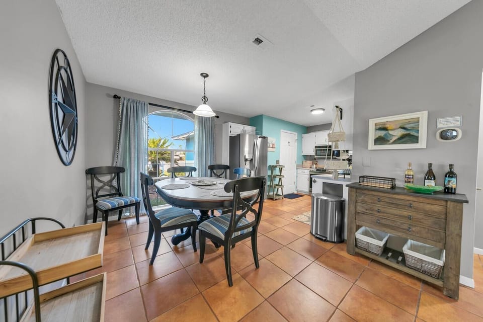House, Multiple Beds (Manatee Summer House) | Dining