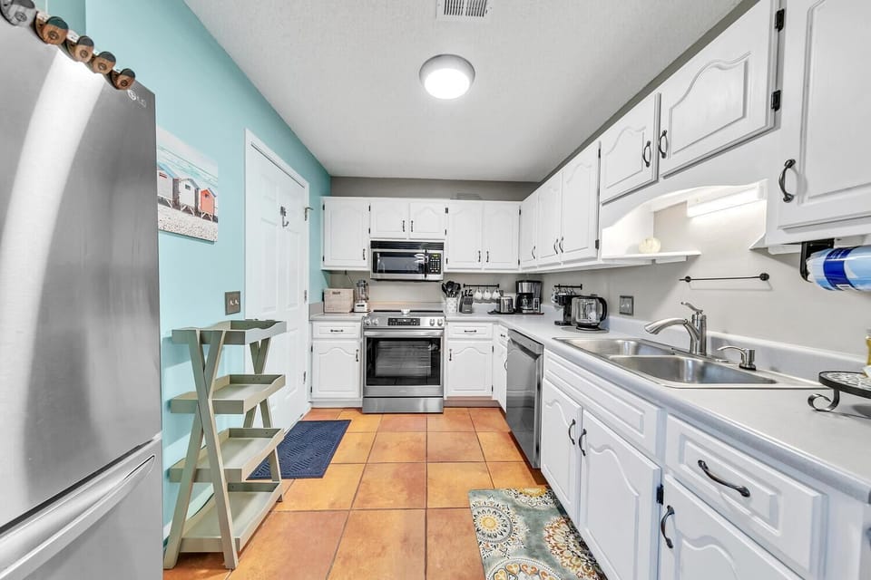 House, Multiple Beds (Manatee Summer House) | Private kitchen | Oven, toaster
