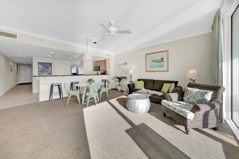 Condo, 1 Queen Bed with Sofa bed (Palazzo 404) | Living area | TV