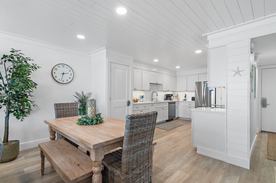 Condo, 1 King Bed with Sofa bed (Beach House 502D) | Dining