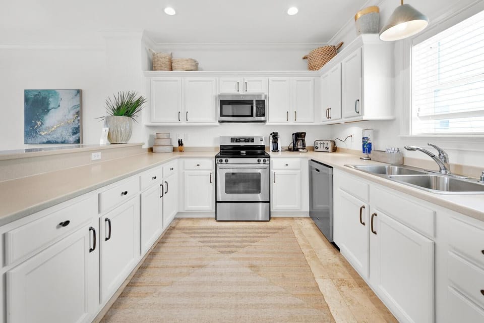 House, Multiple Beds (Legacy 502 - Abalone) | Private kitchen