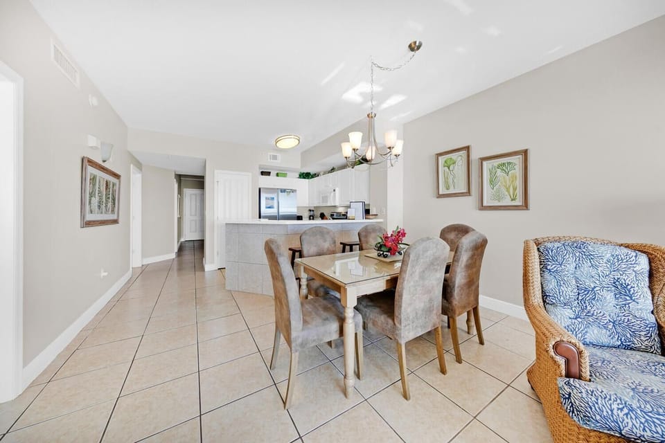 Condo, Multiple Beds (Celadon 302) | Dining