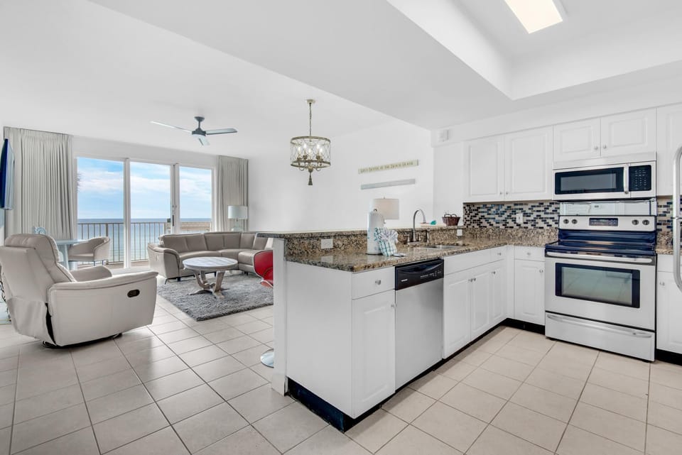 Condo, Multiple Beds (Majestic Sun 302A) | Private kitchen | Oven, toaster