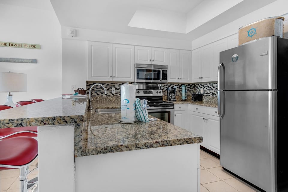 Condo, Multiple Beds (Majestic Sun 302A) | Private kitchen | Oven, toaster