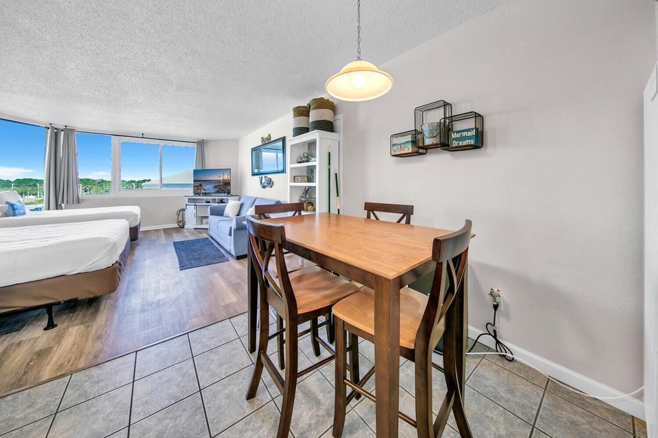 Studio, 2 Queen Beds (Top of the Gulf 418) | Dining