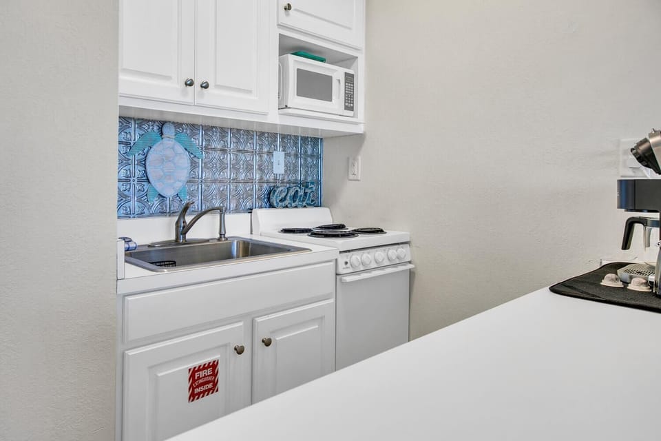 Studio, 2 Queen Beds (Top of the Gulf 418) | Private kitchen | Toaster