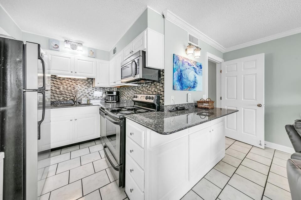 Condo, 1 King Bed with Sofa bed (The Summit 1426) | Private kitchen | Oven, toaster