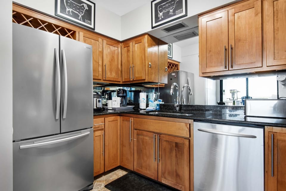 Condo, Multiple Beds (Enclave 701B- Paradiso Del Regno) | Private kitchen | Oven, toaster
