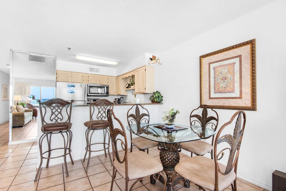 Condo, 1 King Bed with Sofa bed (Crystal Sands 206B) | Dining