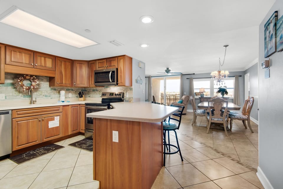 Condo, Multiple Beds (Nautilus 1102) | Private kitchen | Oven, toaster