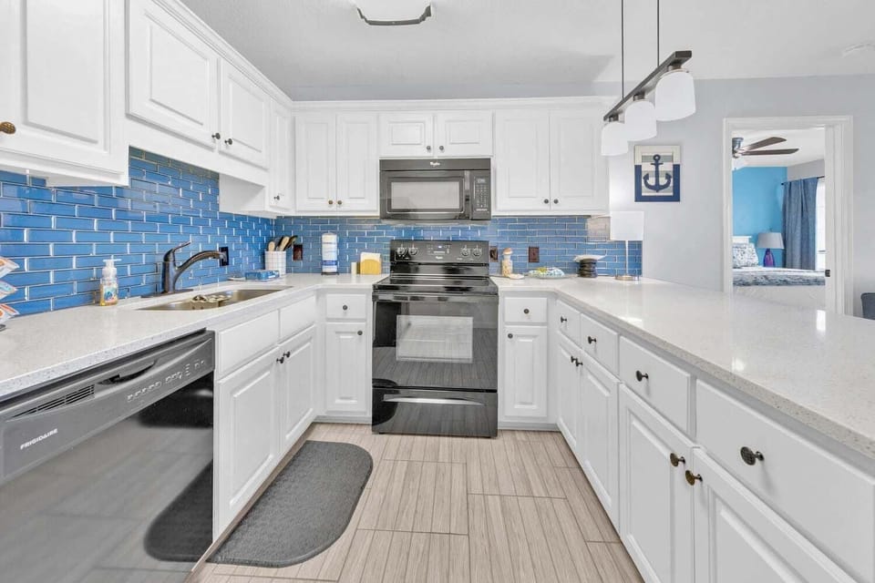 Condo, Multiple Beds (Horizon South 58-201-Coastal Condo) | Private kitchen | Oven, toaster