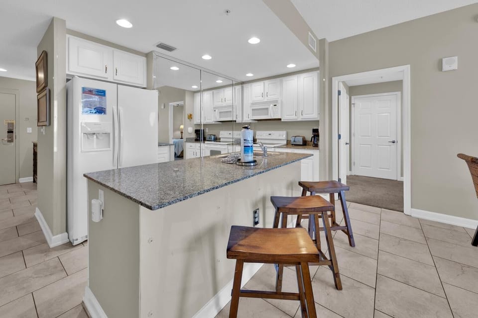 Condo, Multiple Beds (Sterling Reef 705) | Private kitchen | Oven, toaster
