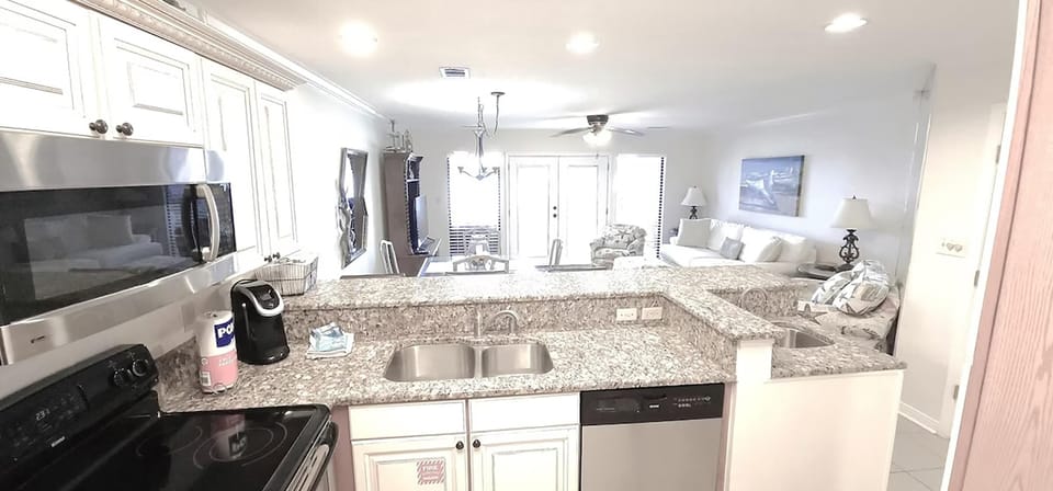Condo, 1 King Bed with Sofa bed (Seascape Lakefront Villas 189- Don't ) | Private kitchen | Oven, toaster