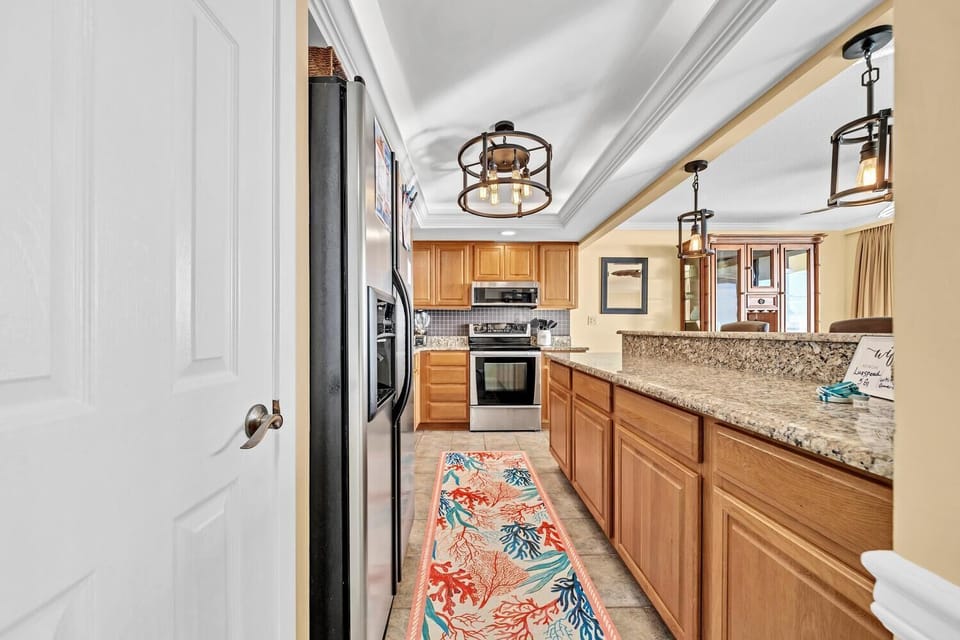 Condo, Multiple Beds (Edgewater Tower 1-411) | Private kitchen | Oven, toaster