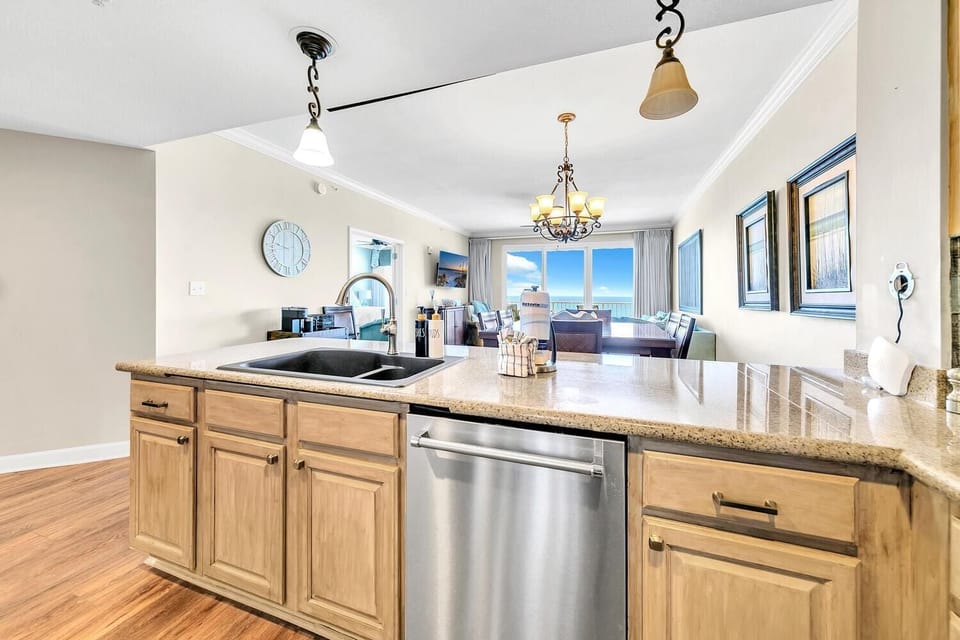 Condo, Multiple Beds (Grandview East 702) | Private kitchen | Oven, toaster
