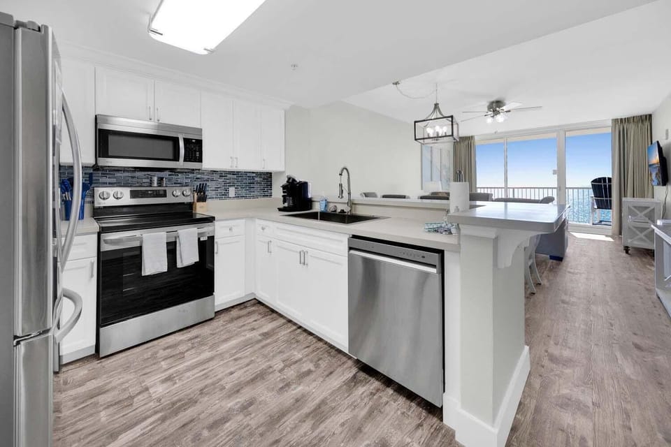 Condo, Multiple Beds (Majestic Beach Towers 1-1603) | Private kitchen | Oven, toaster