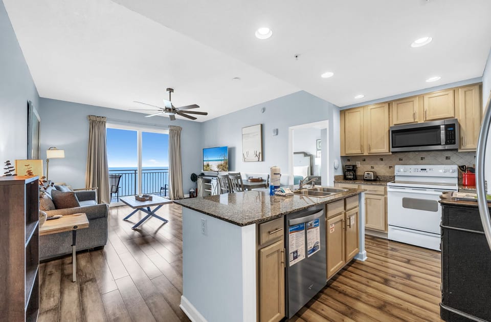 Condo, Multiple Beds (Sterling Reef 1904- Penthouse) | Private kitchen | Oven, toaster