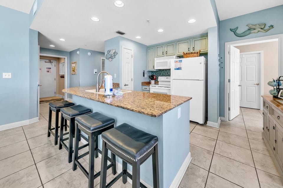 Condo, Multiple Beds (Sterling Reef 407) | Private kitchen | Oven, toaster