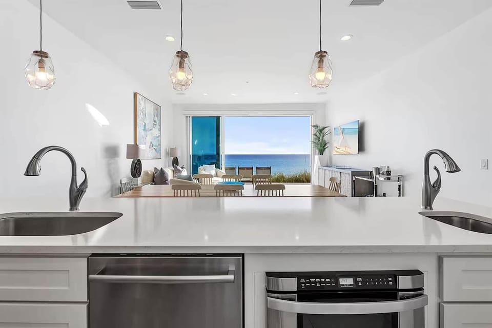 House, Multiple Beds (Henderson Beach Villa #4- Six on the ) | Private kitchen | Oven, toaster