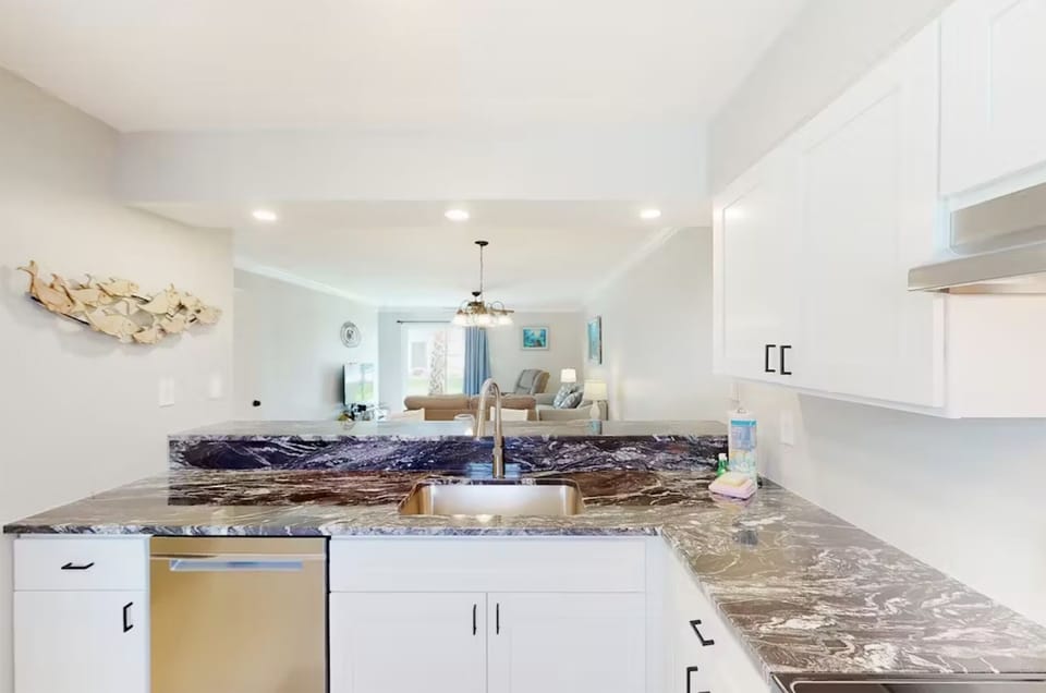 House, Multiple Beds (Summerhouse Townhomes #27) | Private kitchen | Oven, toaster