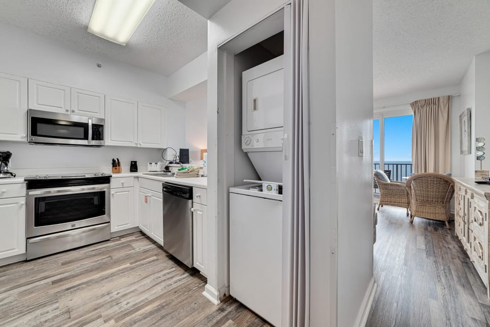 Condo, 1 King Bed with Sofa bed (Windemere 1204) | Private kitchen | Oven, toaster, paper towels