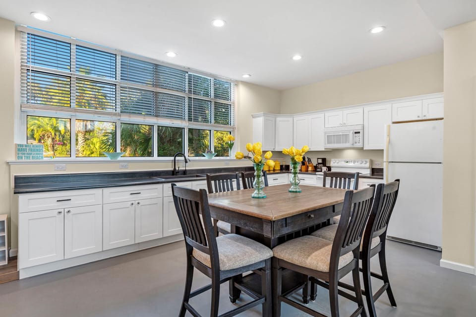 House, Multiple Beds (Bella Villa Estate) | Dining