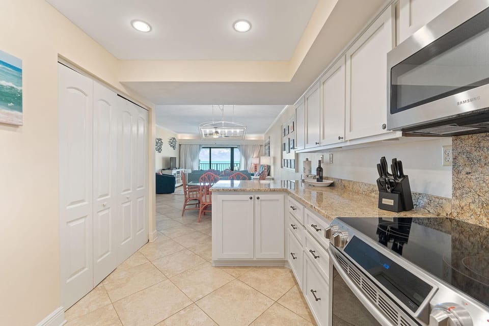 Condo, Multiple Beds (Shipwatch A402) | Private kitchen | Oven, toaster, paper towels