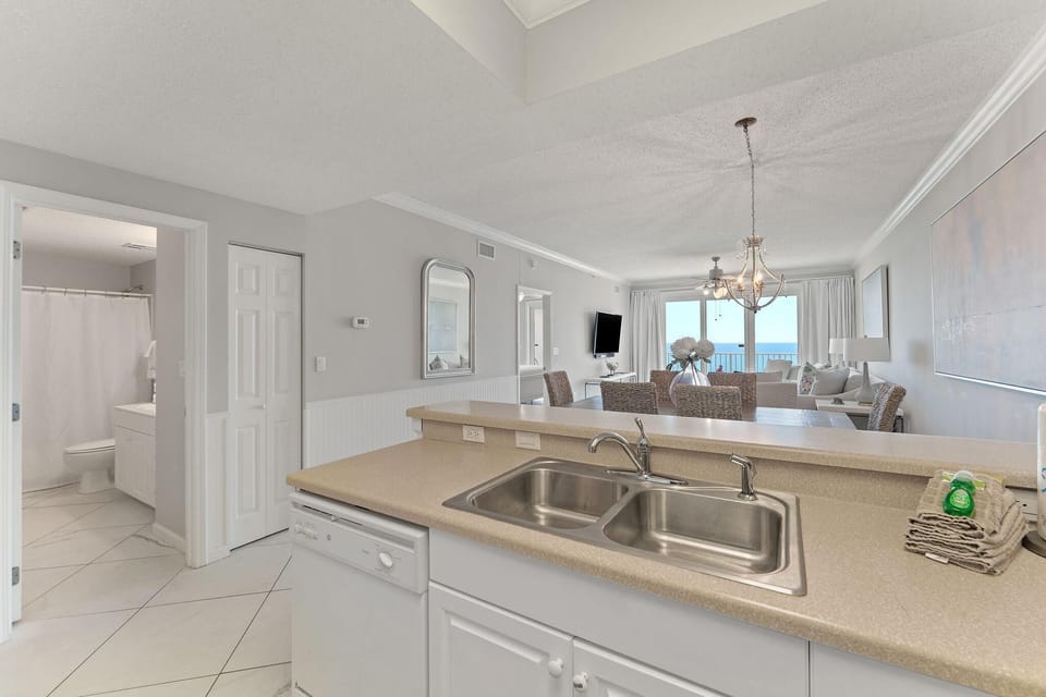 Condo, Multiple Beds (Windemere 1307) | Interior