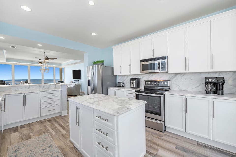 Condo, Multiple Beds (La Playa 701) | Private kitchen | Oven, toaster, paper towels