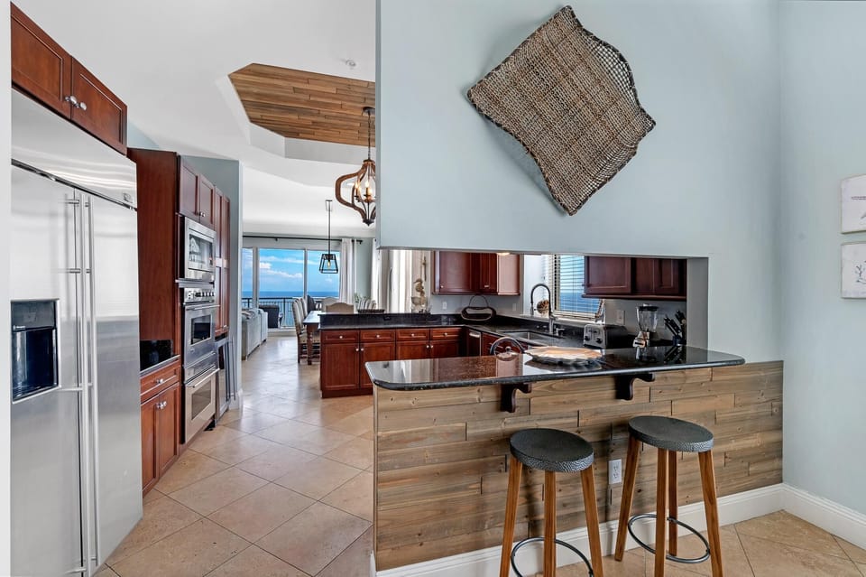 Condo, Multiple Beds (Indigo East 2104 Penthouse) | Private kitchen | Oven, toaster, paper towels