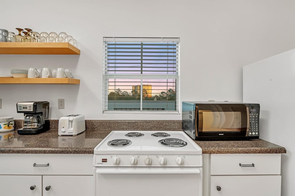 House, Multiple Beds (Bella Villa Guest Suite) | Private kitchen