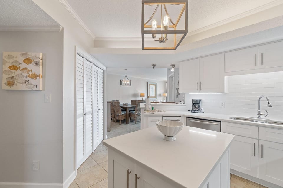 Condo, Multiple Beds (Summer House 1203A) | Private kitchen | Oven, toaster, paper towels