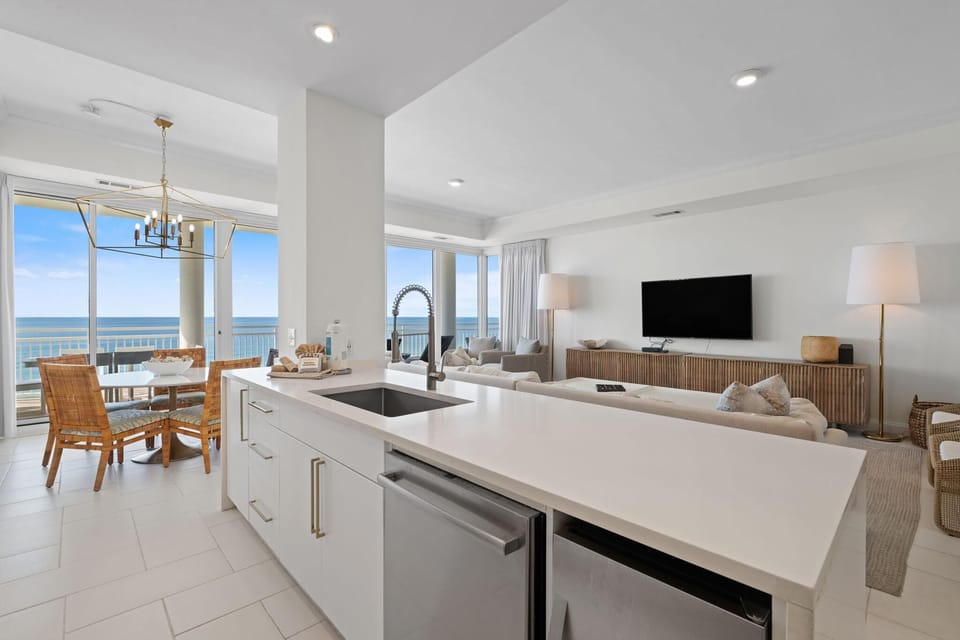 Condo, Multiple Beds (La Playa 402) | Interior